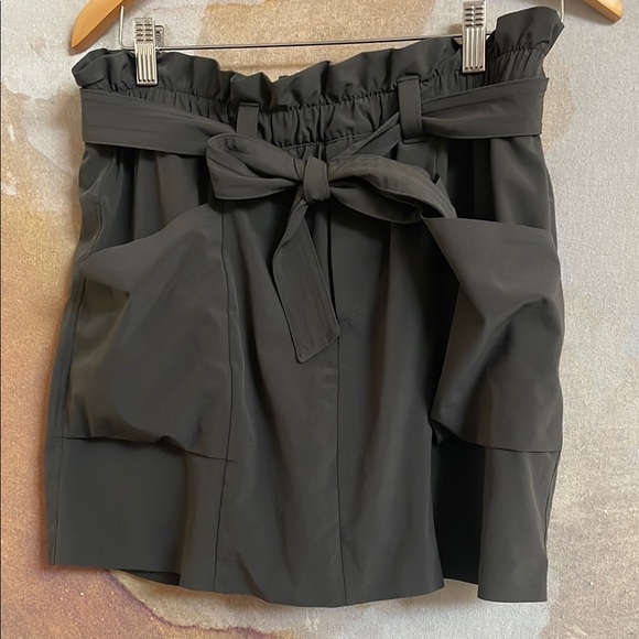 Athleta Hi-Line Olive Green Tie-Waist Skort 10 - Picture 3 of 8